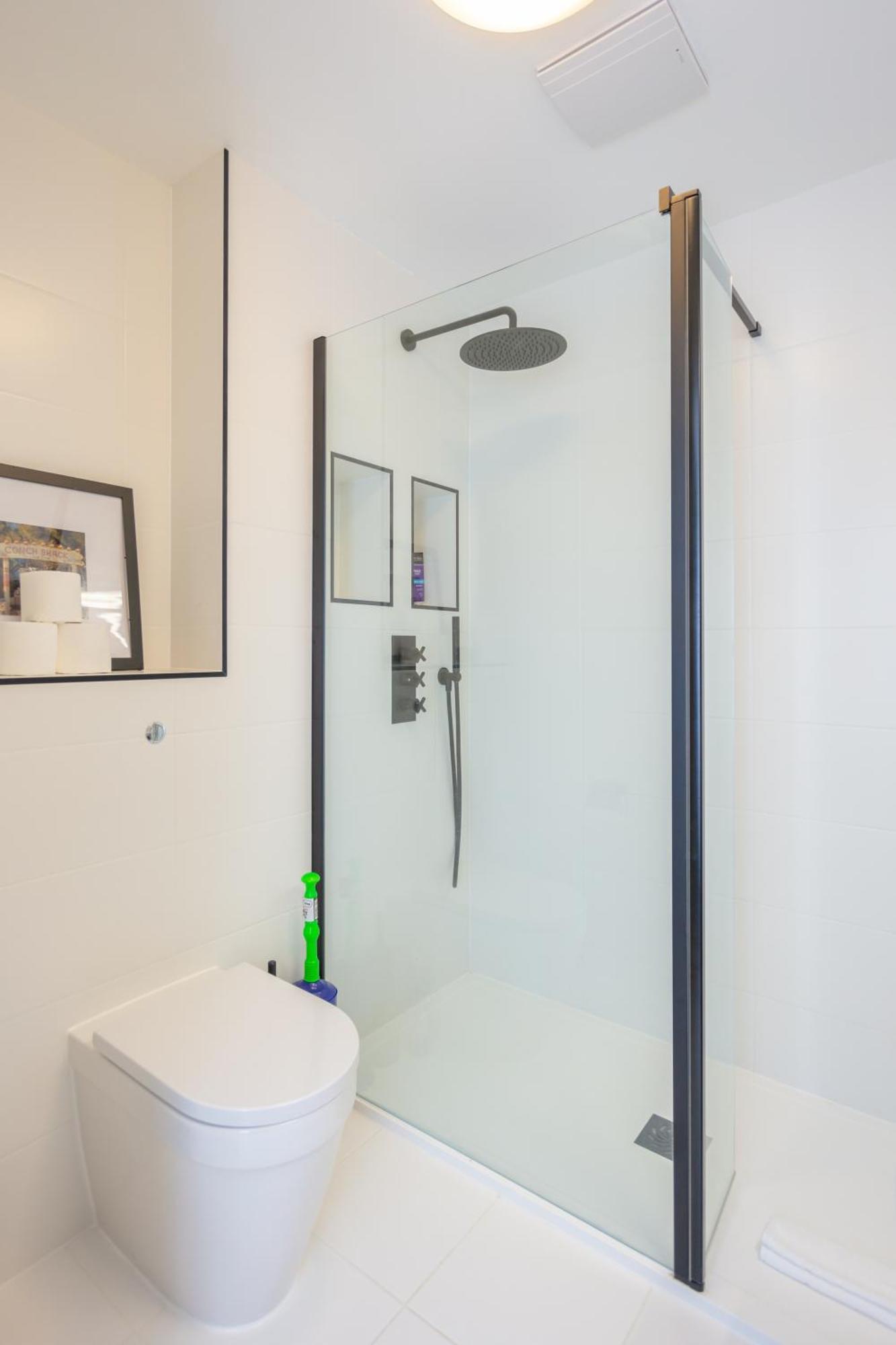 Stylish 1 Bedroom Apartment In Holborn In A Great Location Лондон Екстериор снимка