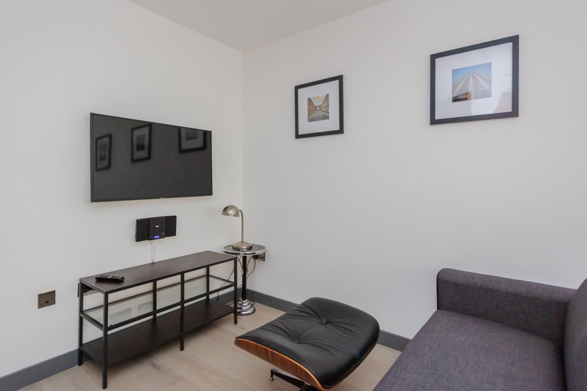 Stylish 1 Bedroom Apartment In Holborn In A Great Location Лондон Екстериор снимка