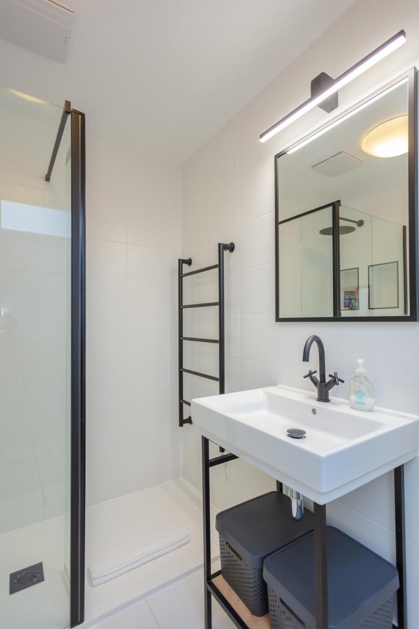 Stylish 1 Bedroom Apartment In Holborn In A Great Location Лондон Екстериор снимка