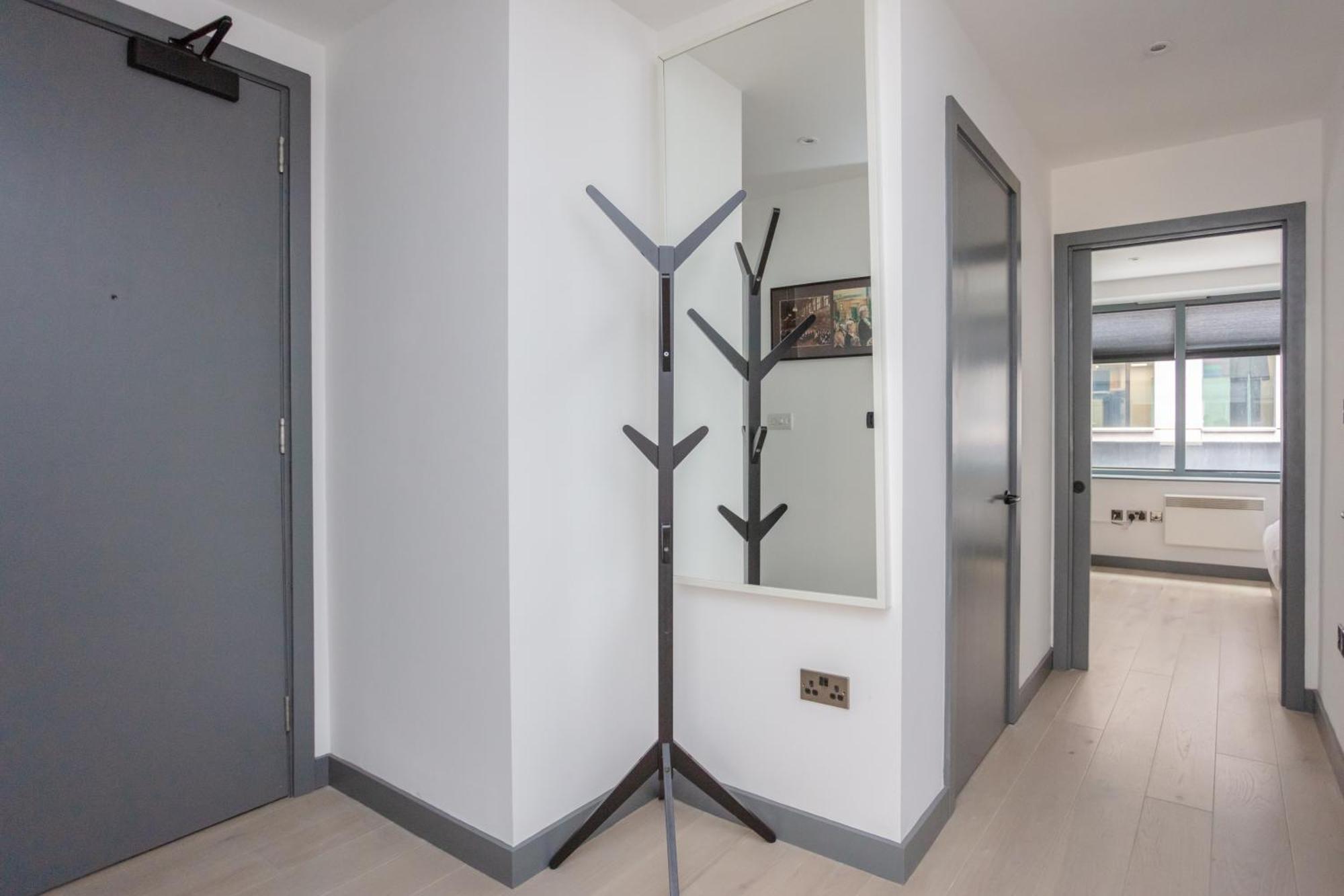 Stylish 1 Bedroom Apartment In Holborn In A Great Location Лондон Екстериор снимка