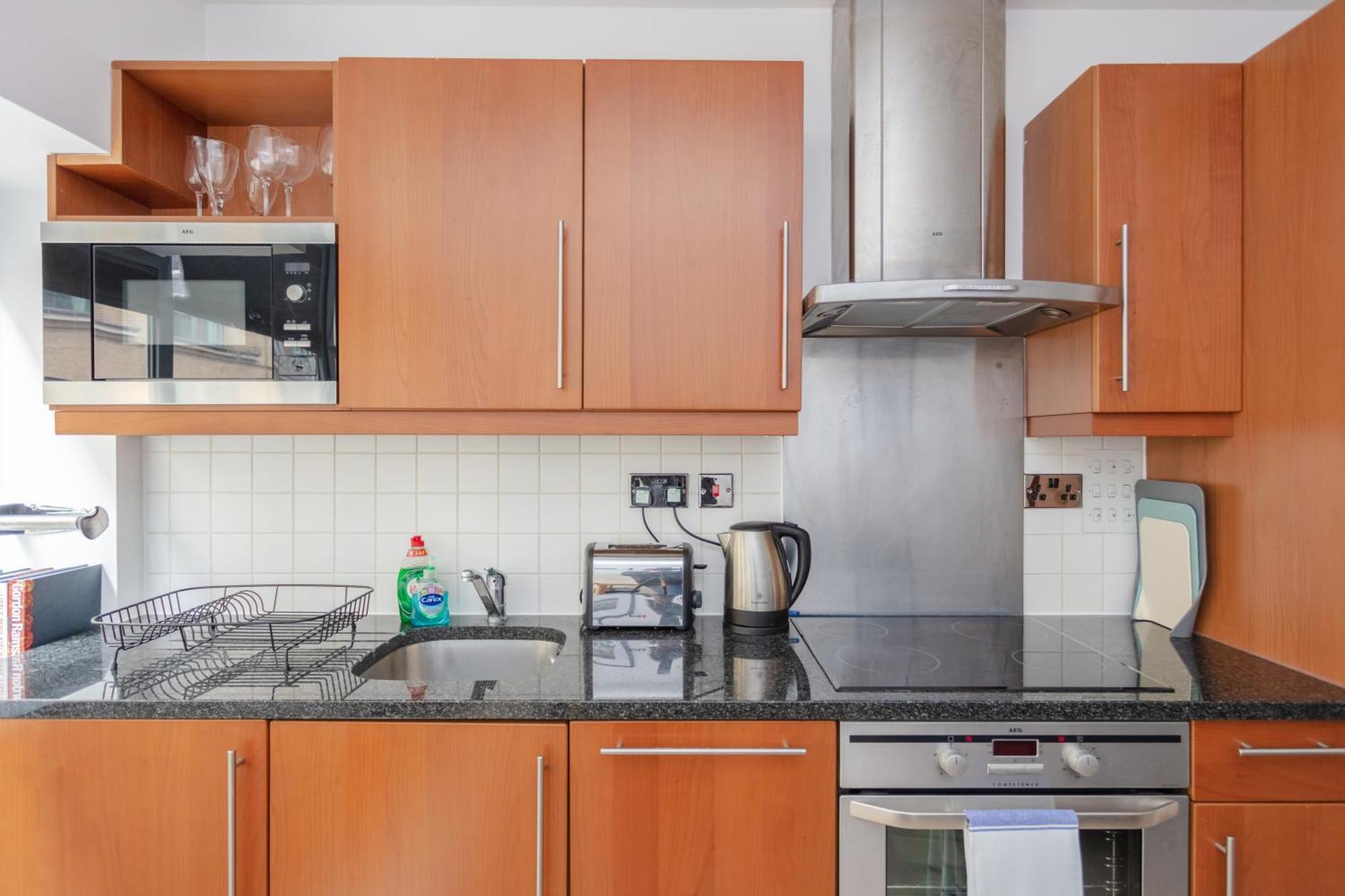 Stylish 1 Bedroom Apartment In Holborn In A Great Location Лондон Екстериор снимка